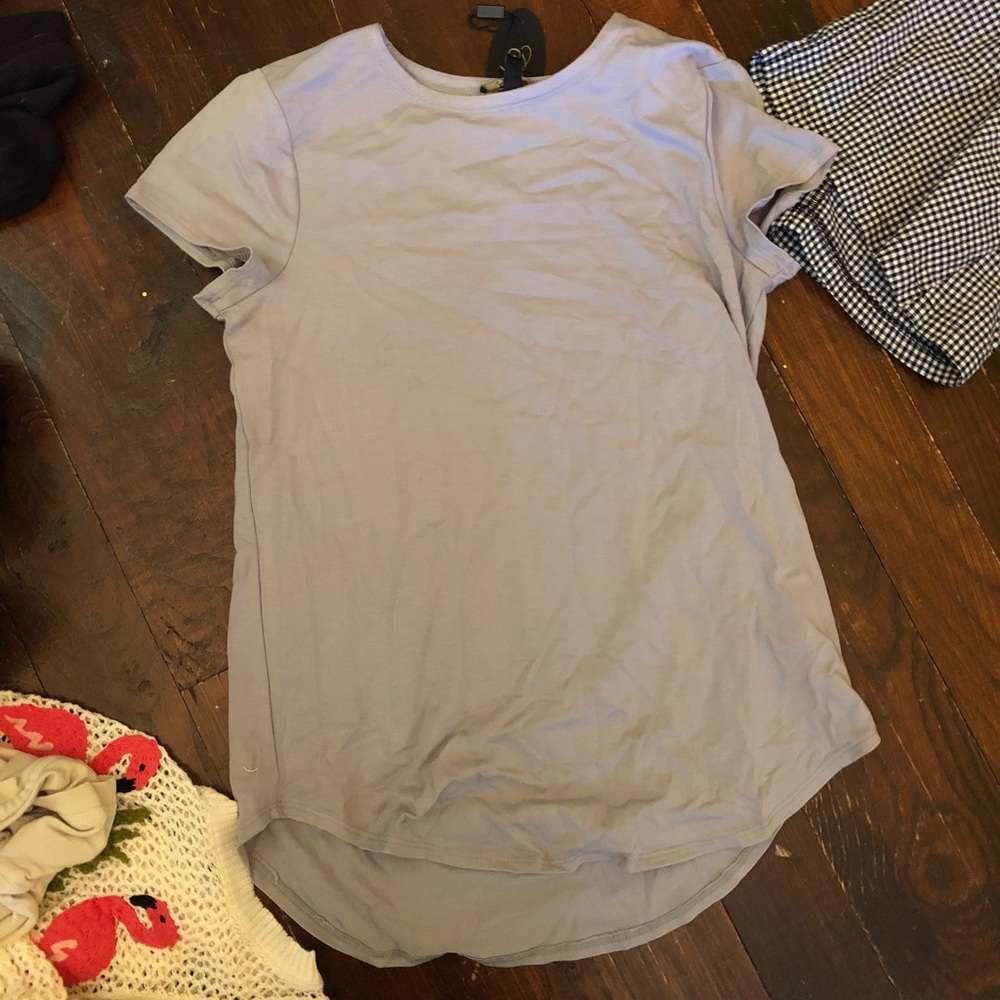 grey tee